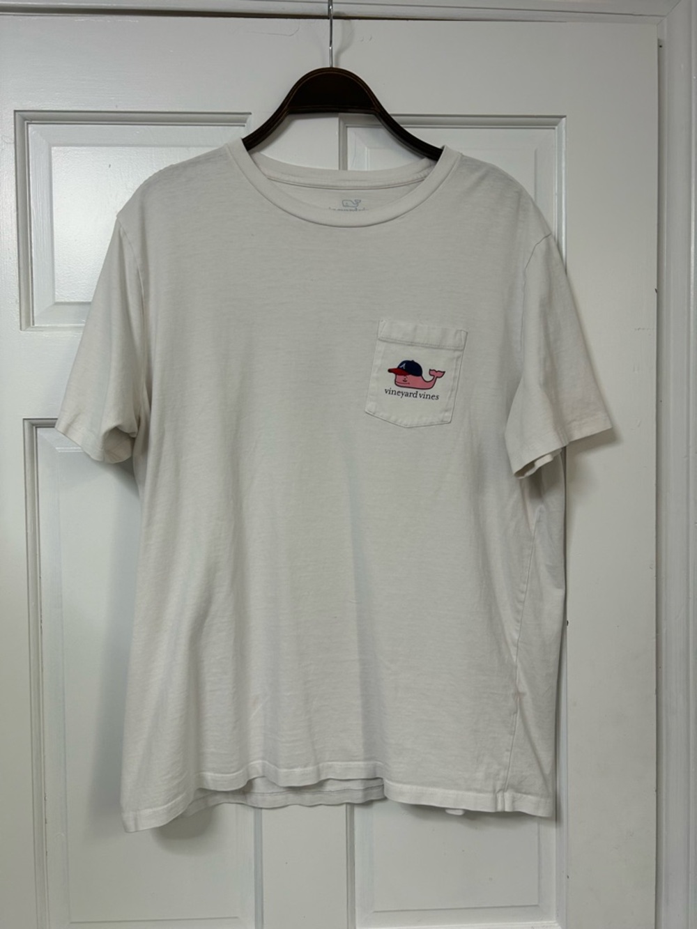 Vineyard Vines Cream Short-Sleeve Pocket Tee with Whale Logo Atl Braves